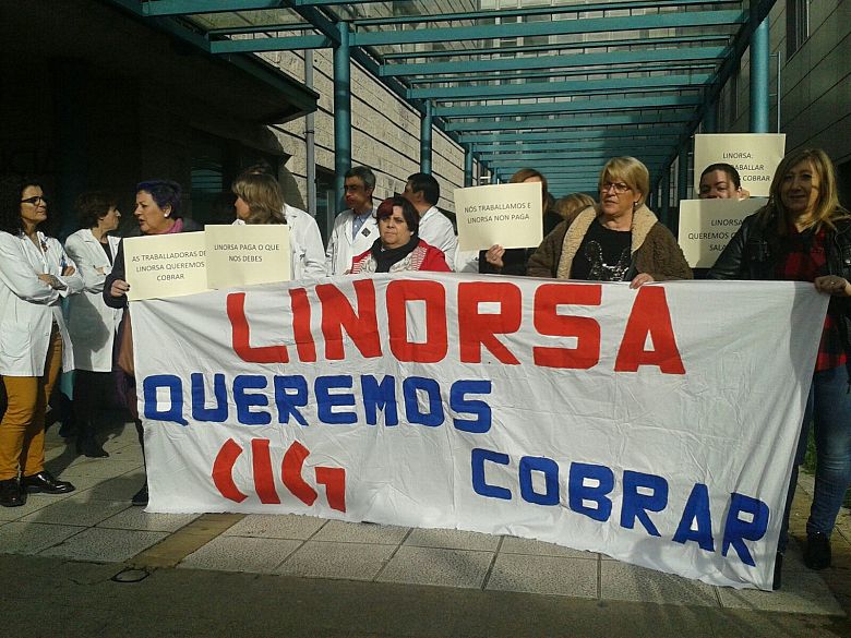2016 01 26 ProtestaImpagosLinorsaAmbulatorioVilagarcia01.jpg